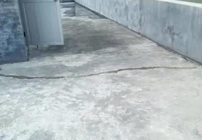 东西湖楼顶漏水维修公司分享下如何解决卫生间隐蔽部位漏水的问题?